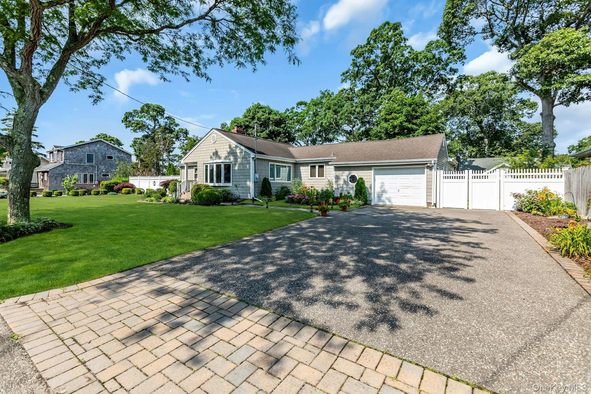 Photograph of 360 Bayport Avenue