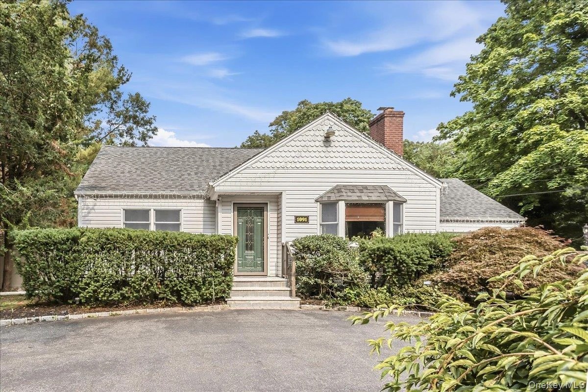 Photograph of 1091 Westminster Avenue