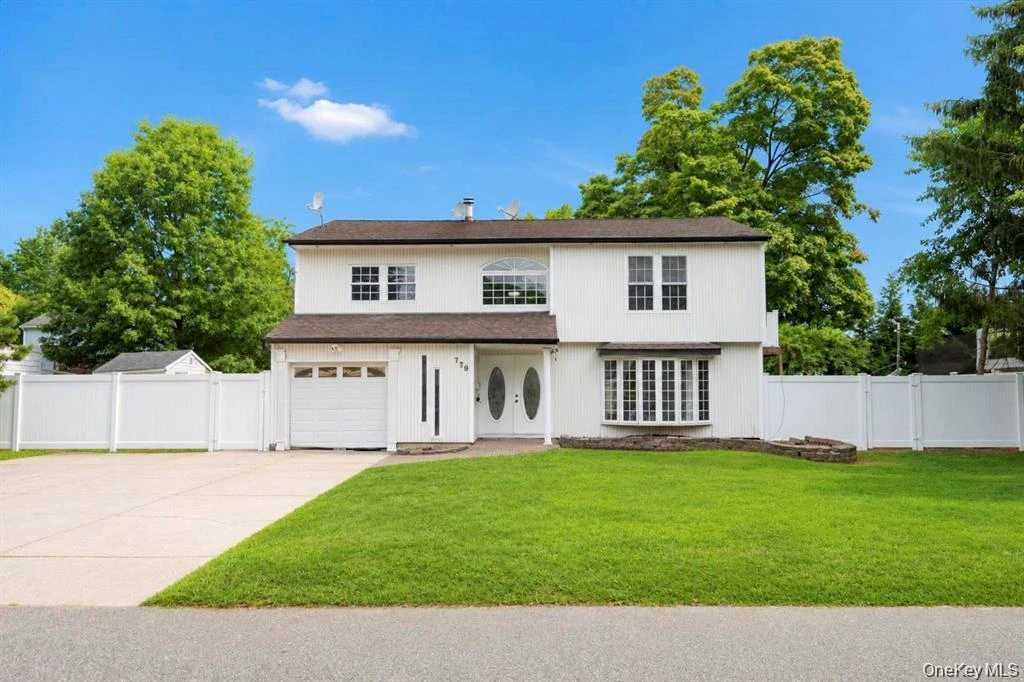 Photograph of 779 Peconic Avenue