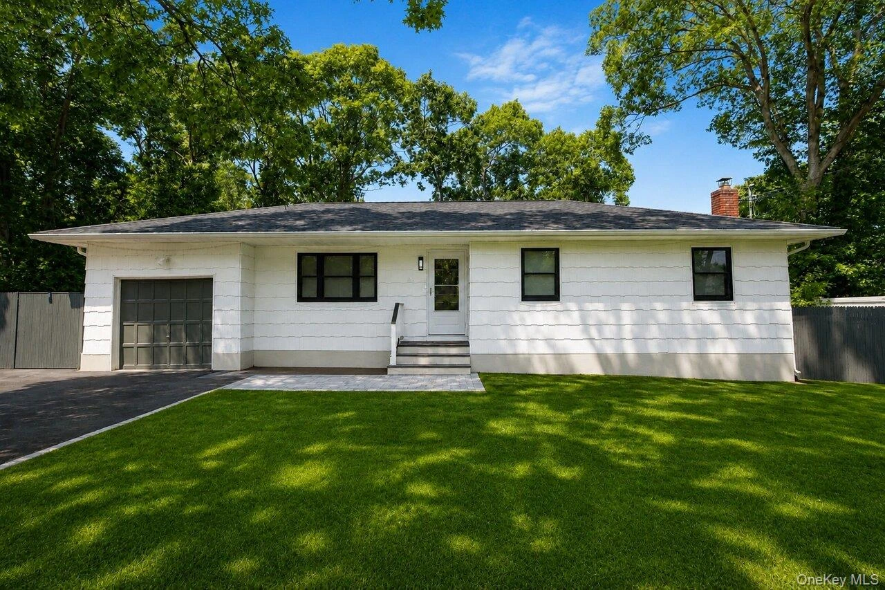 Photograph of 35 Moriches Avenue