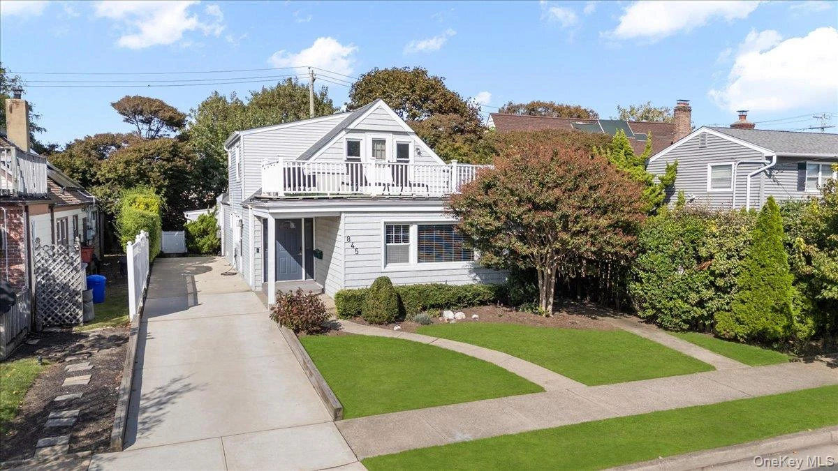 Photograph of 845 Walnut Street