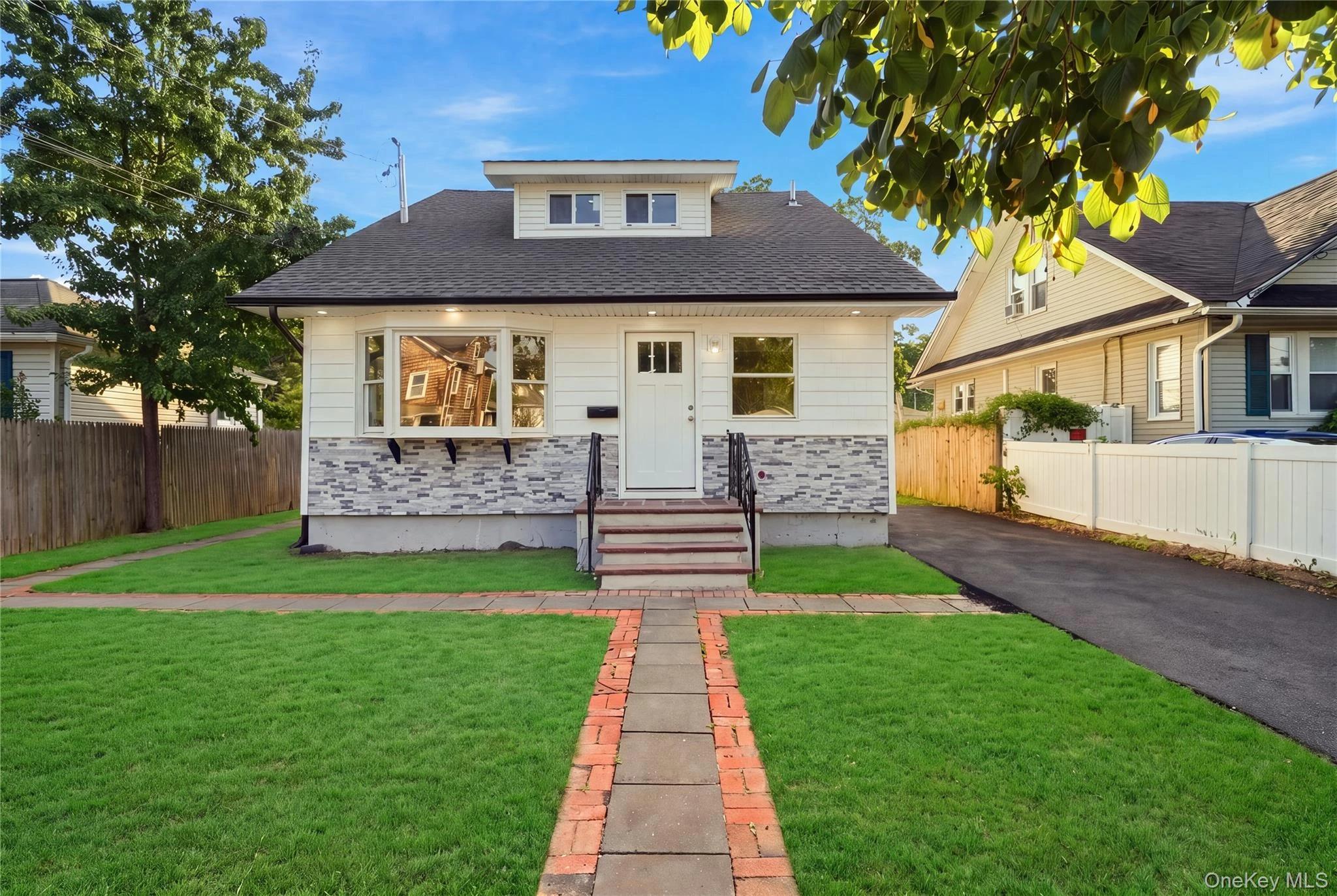 Photograph of 16 West Drive