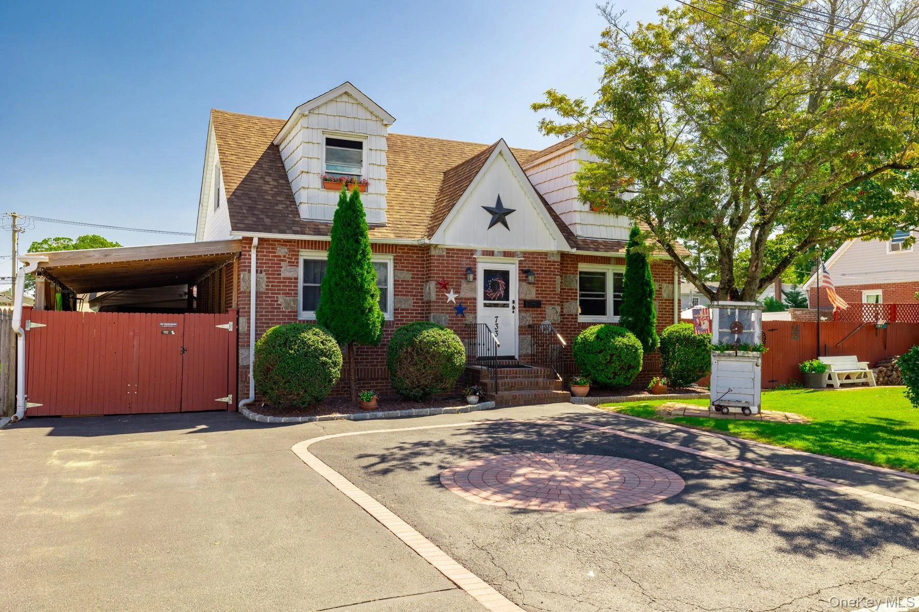 Photograph of 733 9th Street