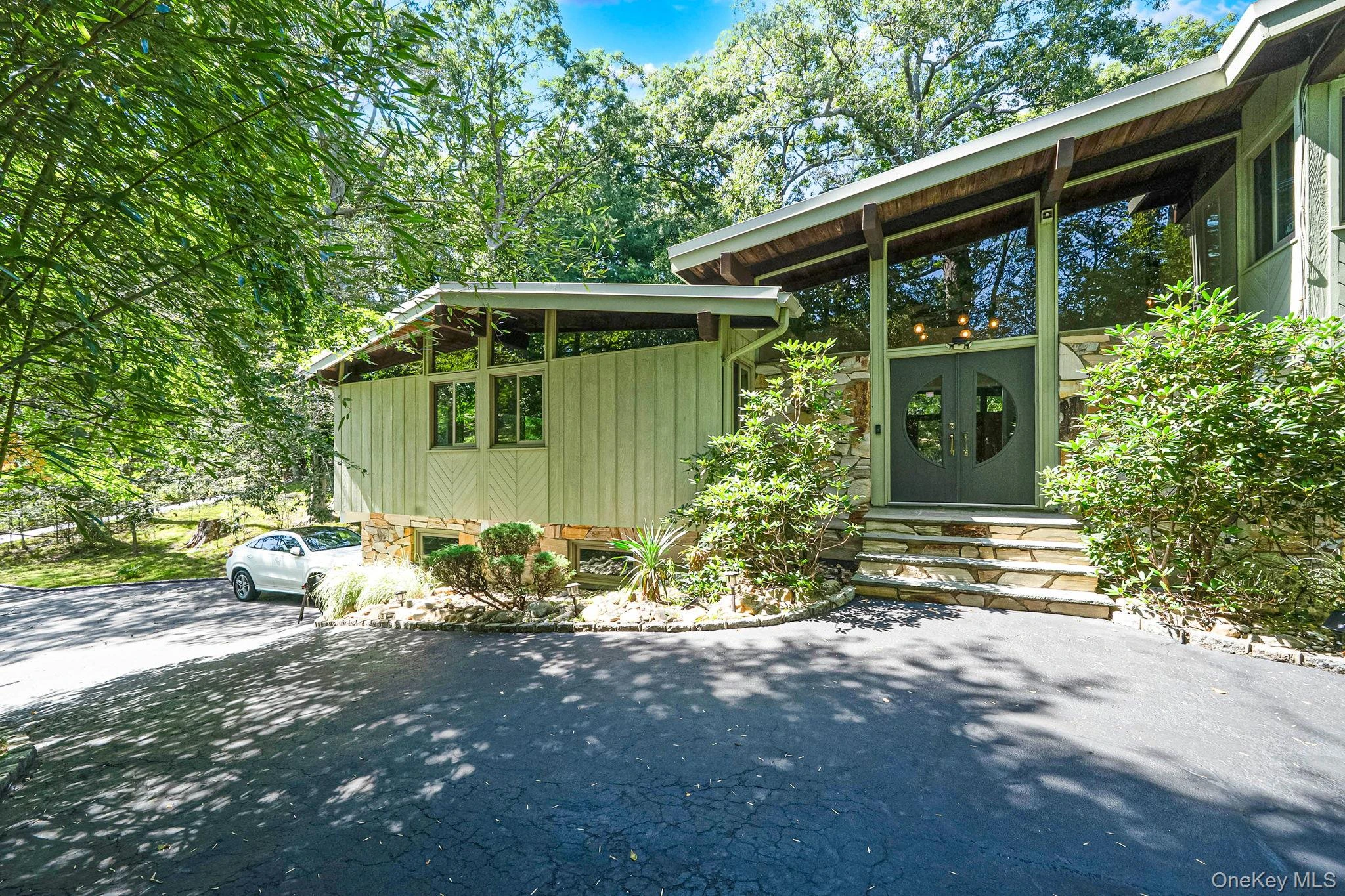 Photograph of 135 Oakside Drive