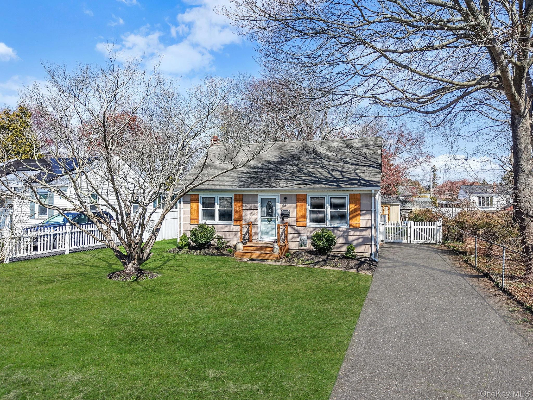 Photograph of 35 Thorburn Avenue
