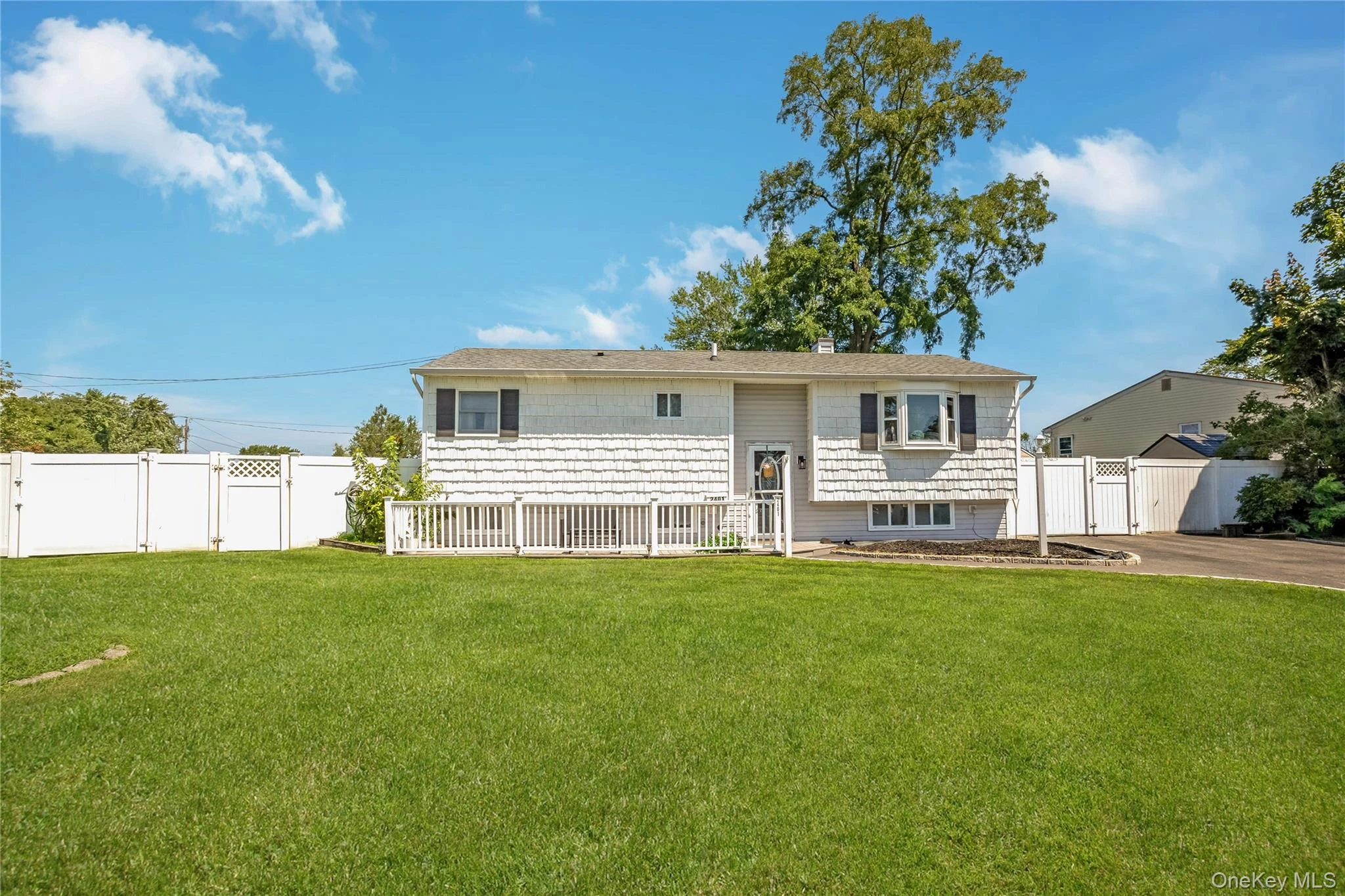Photograph of 2401 Wave Avenue