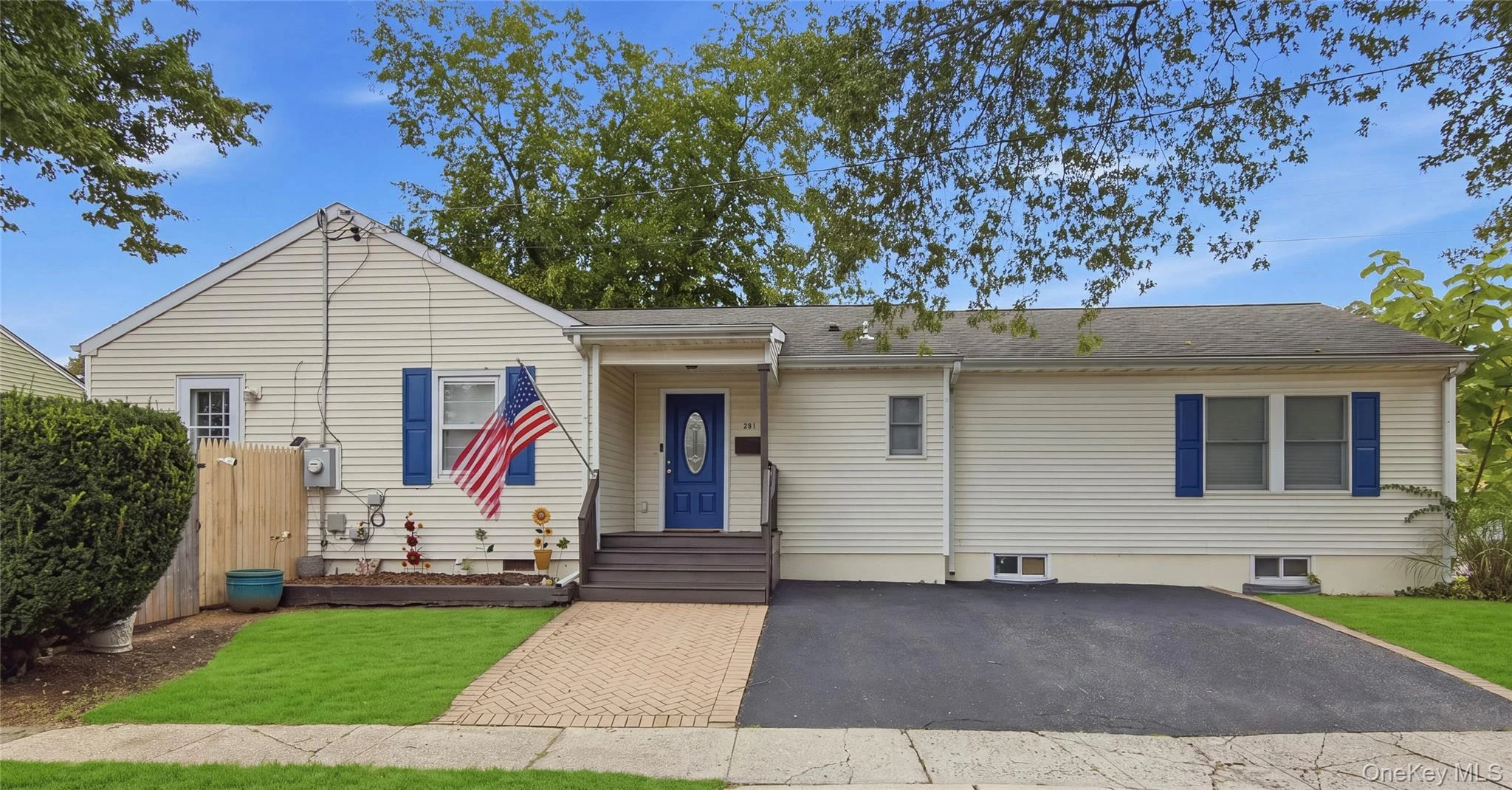 Photograph of 301 Laurel Road