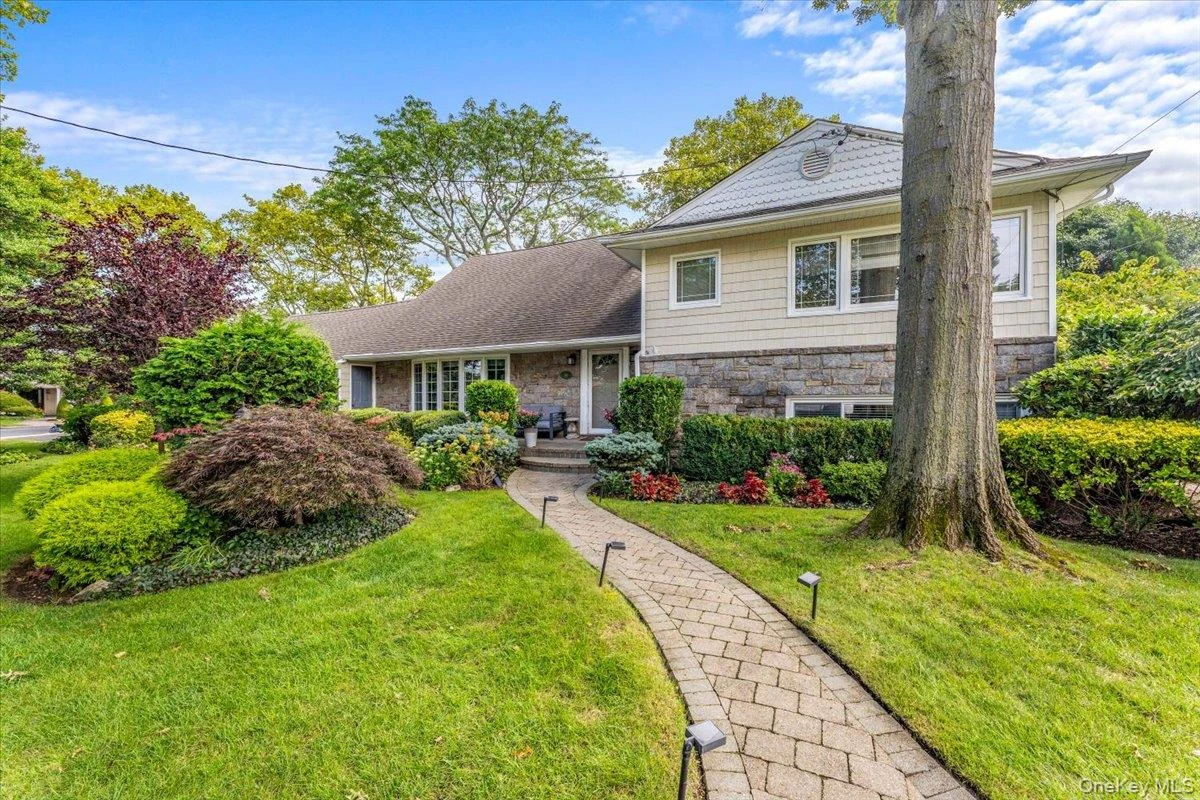 Photograph of 616 Woodmere Boulevard