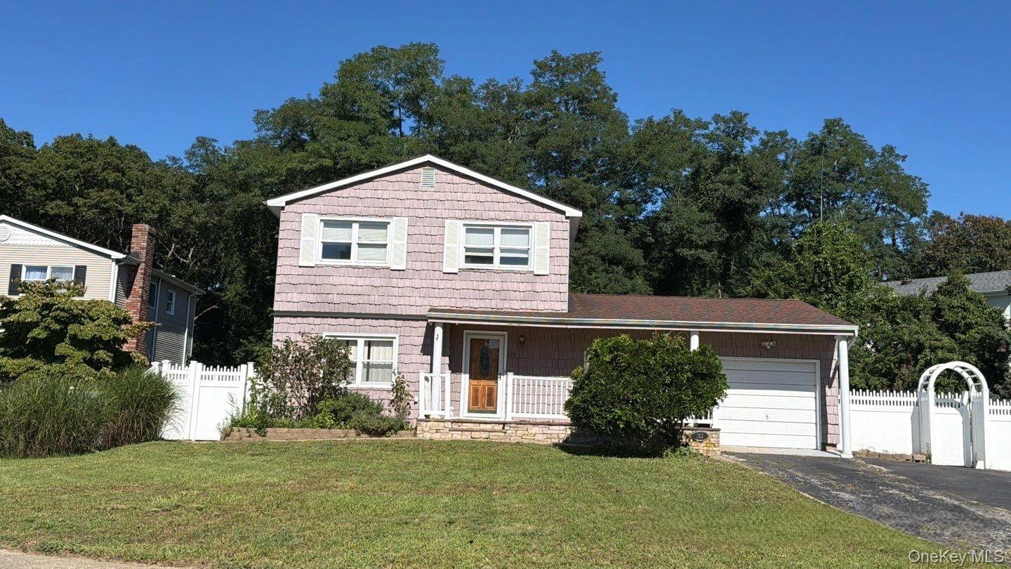 Photograph of 32 Sylvia Circle