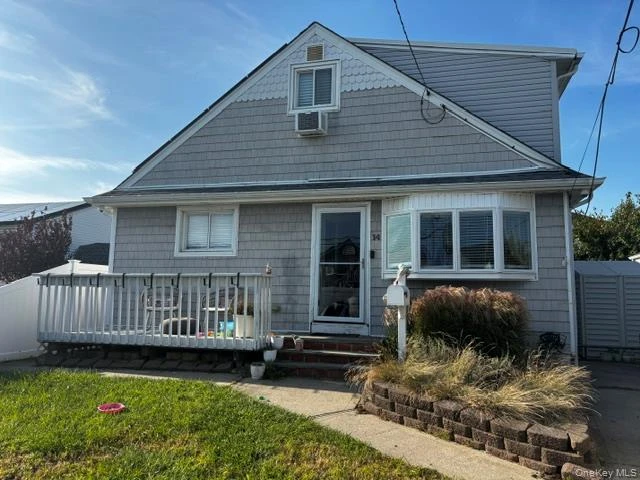 Photograph of 14 Seacrest Avenue