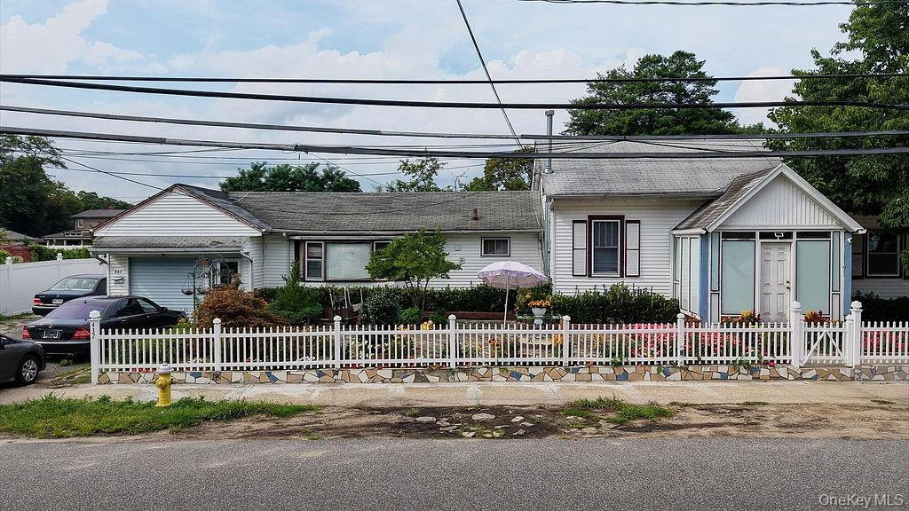 Photograph of 437 Moffitt Boulevard
