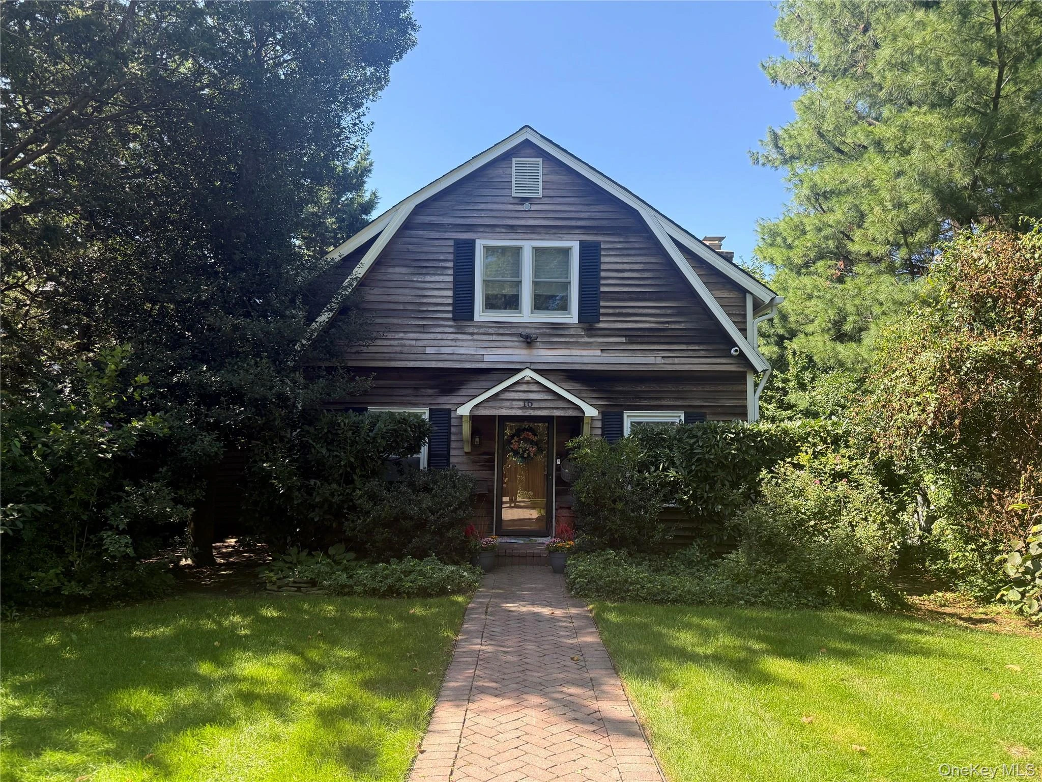 Photograph of 16 Stuart Avenue