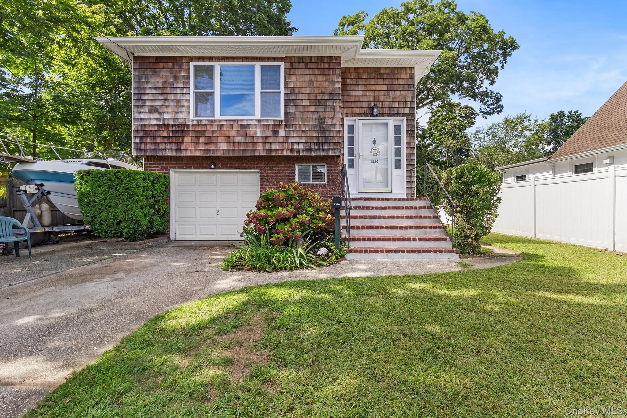 Photograph of 1320 Pine Acres Boulevard