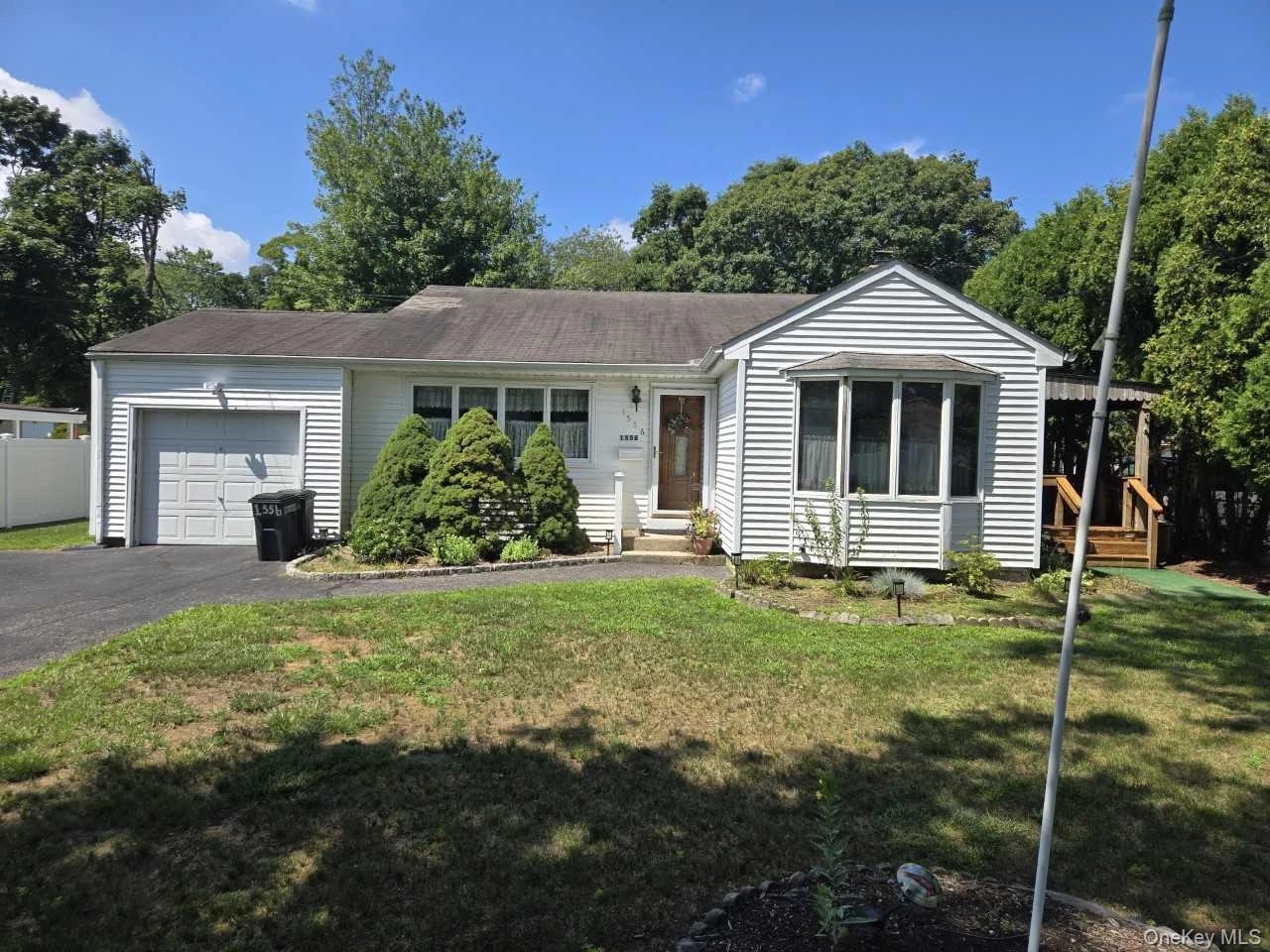 Photograph of 1556 Gardiner Drive