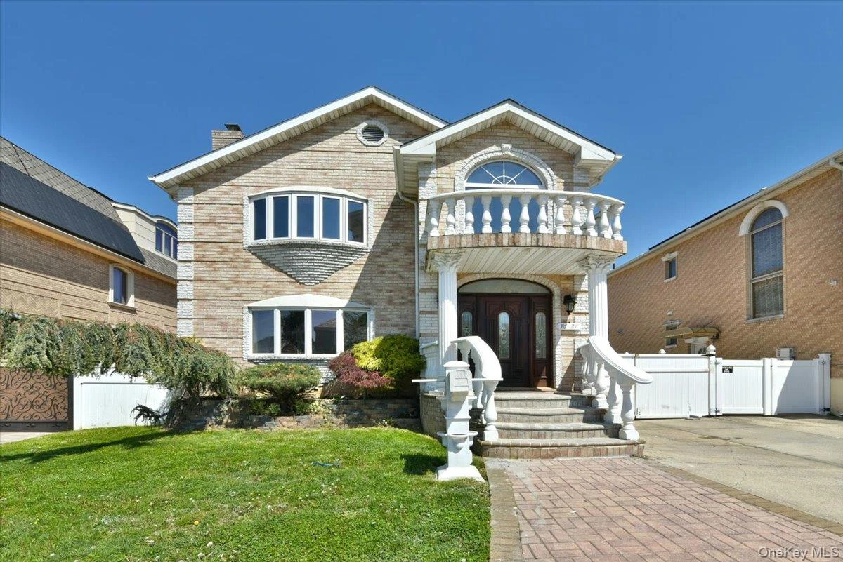 Photograph of 7627 175th Street