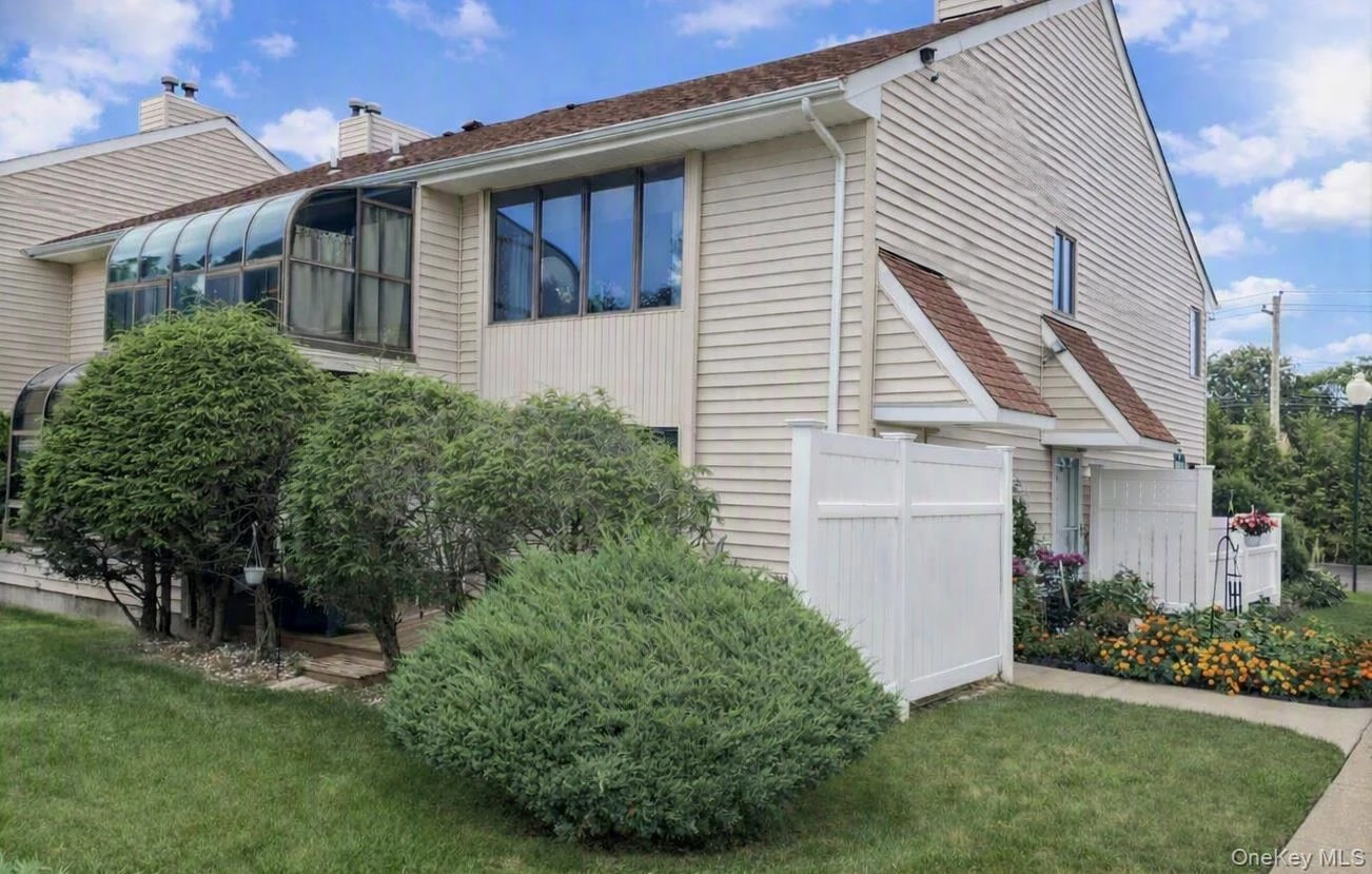 Photograph of 20 Laurel Avenue