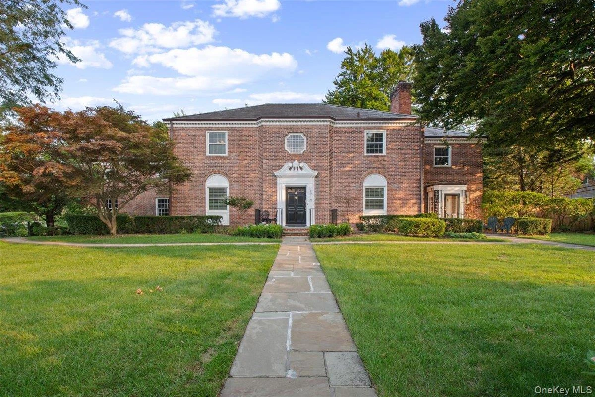 Photograph of 501 Broadway