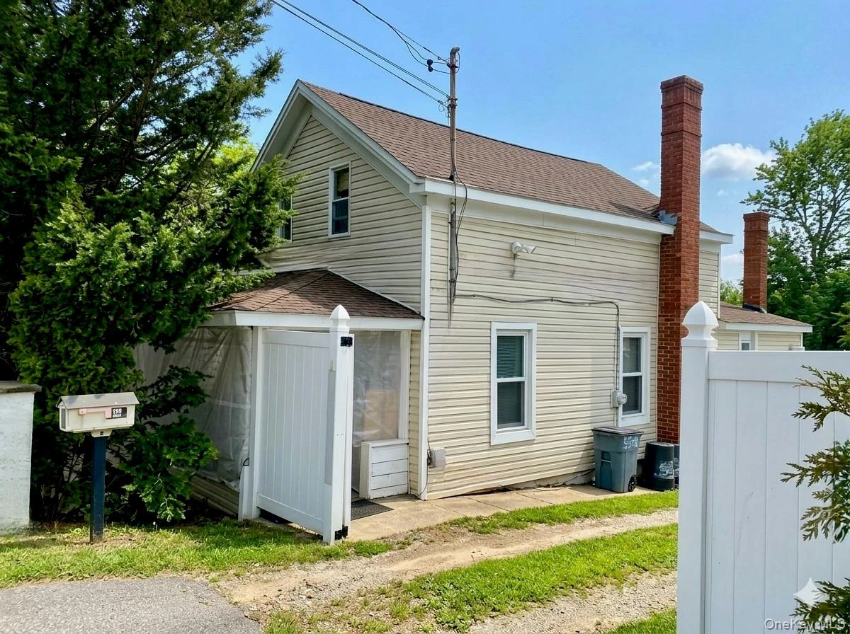 Photograph of 970 Main Street