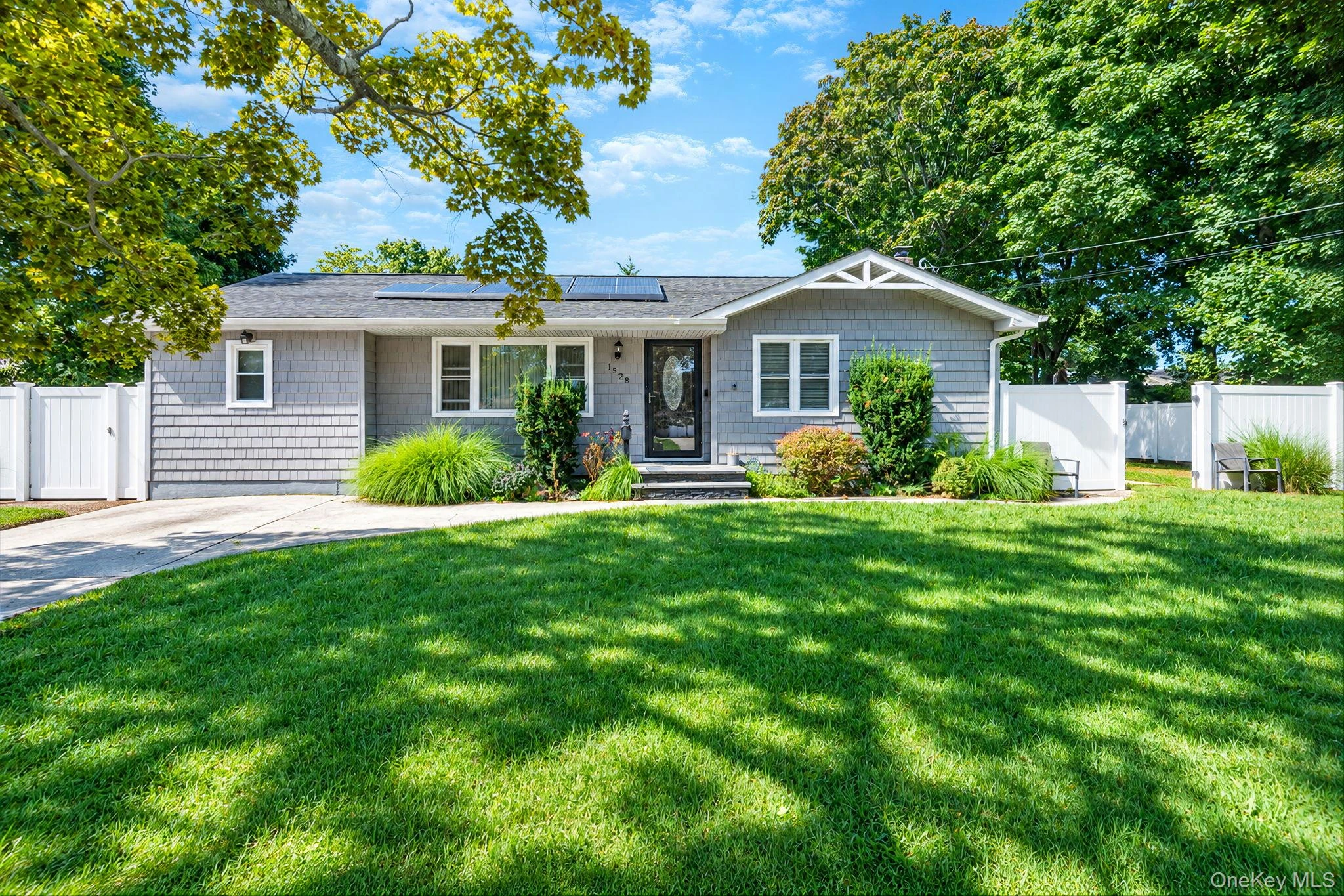 Photograph of 1528 Baldwin Boulevard
