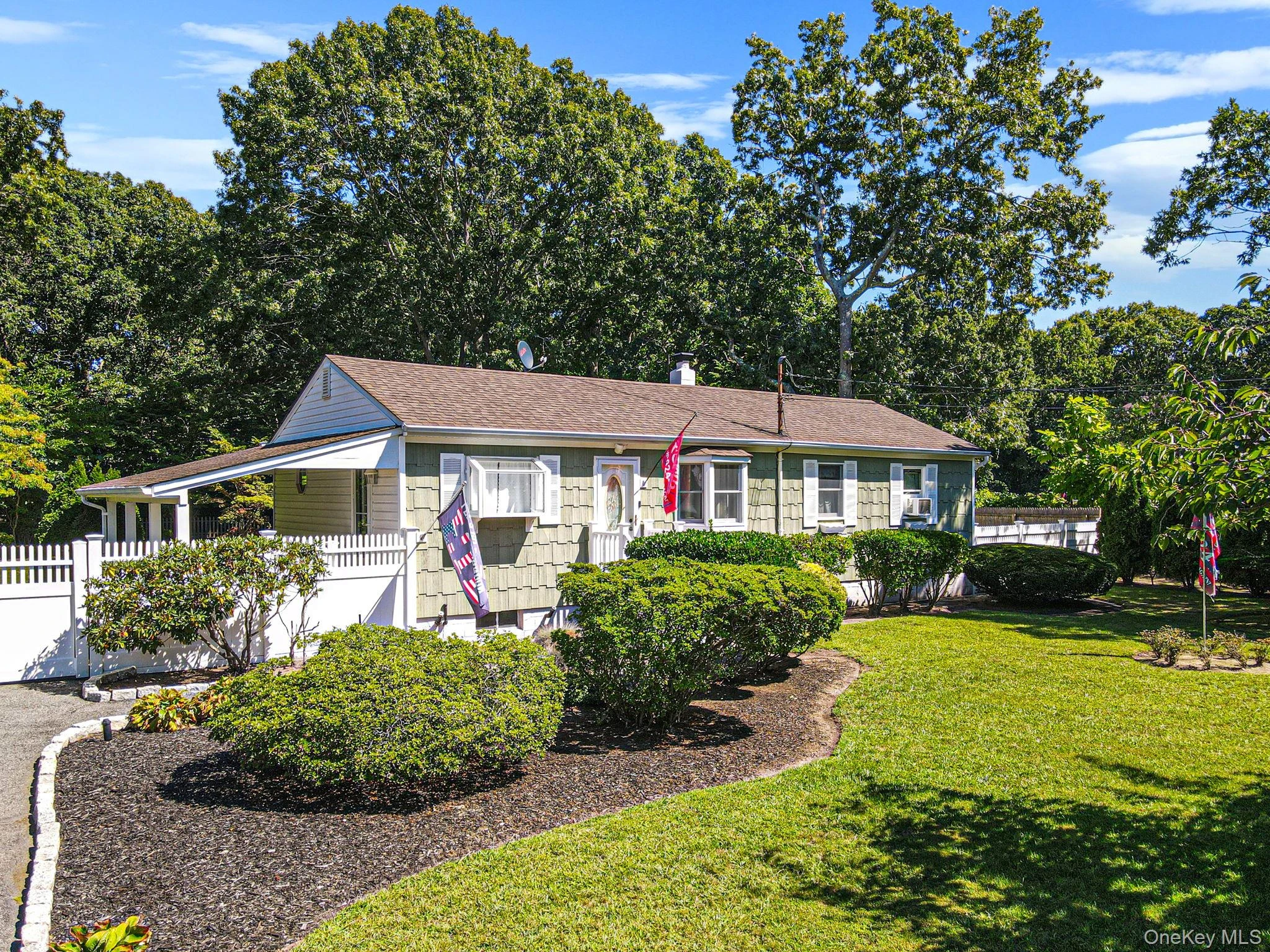 Photograph of 152 Grand Avenue