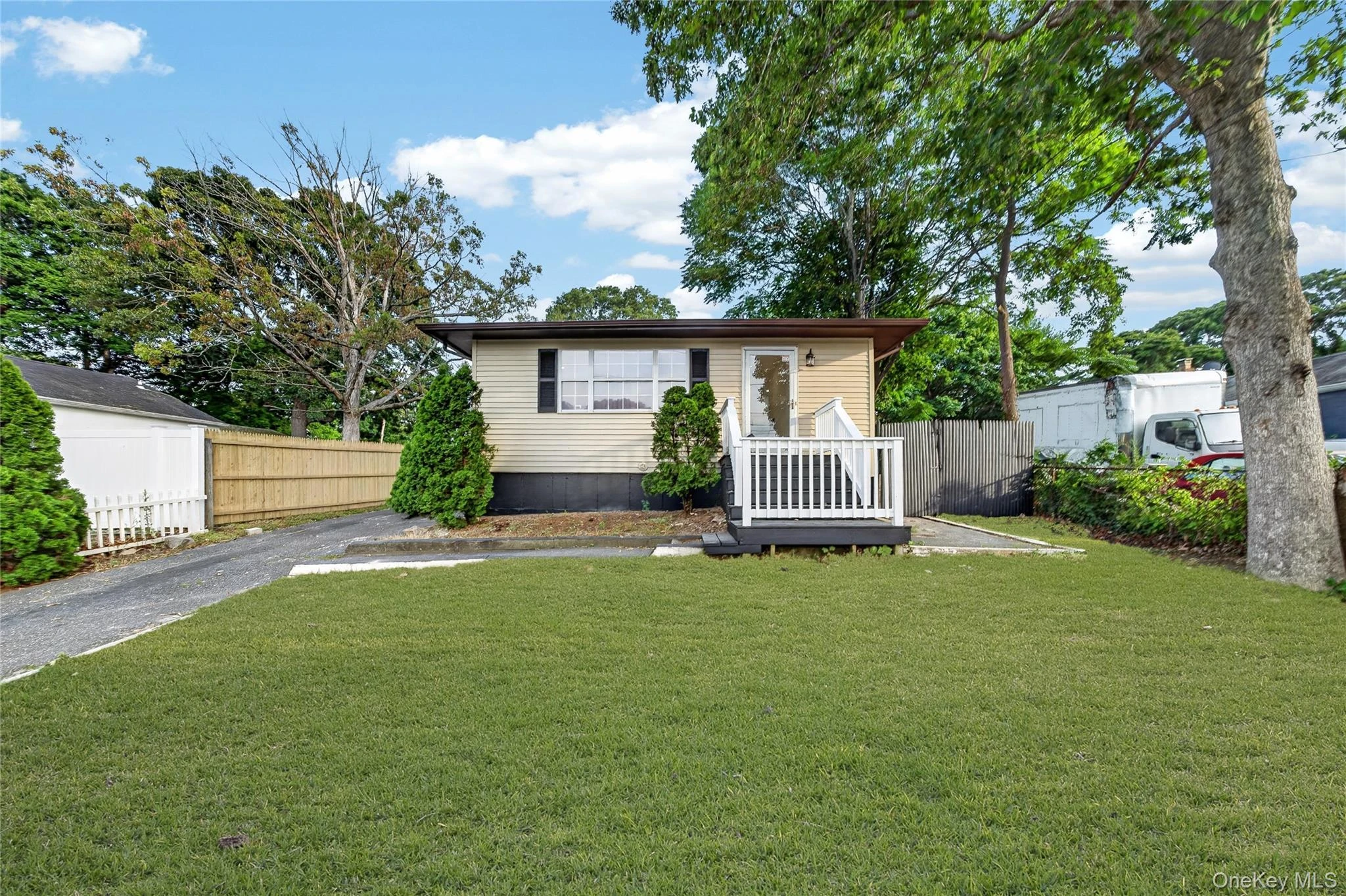 Photograph of 28 Roslyn Avenue