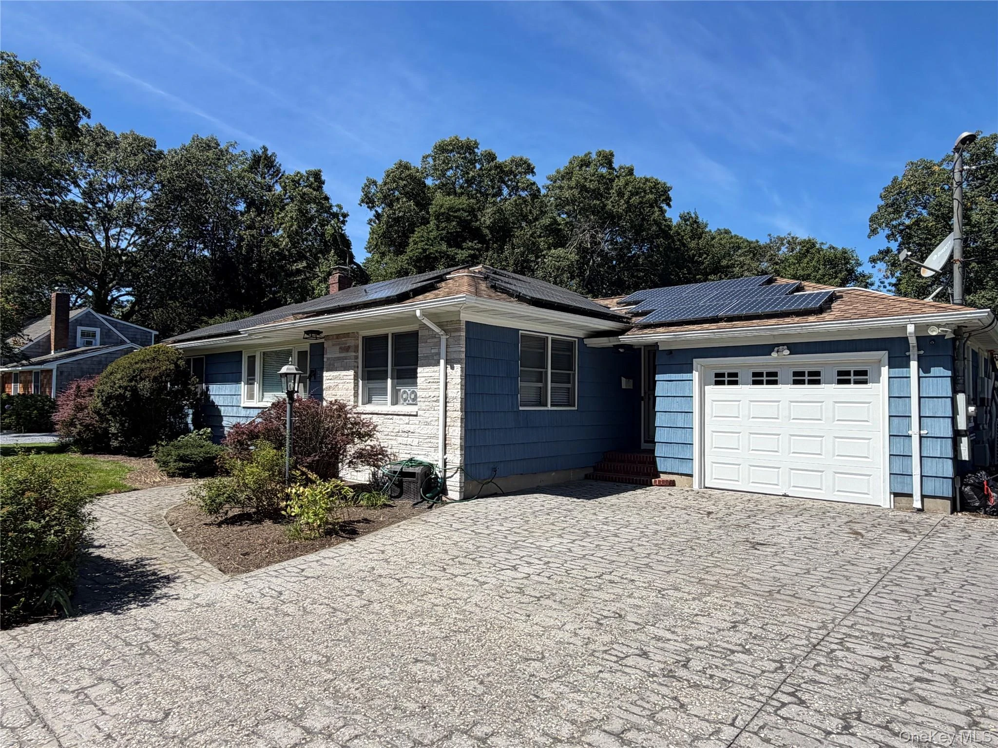 Photograph of 220 Hubbard Avenue