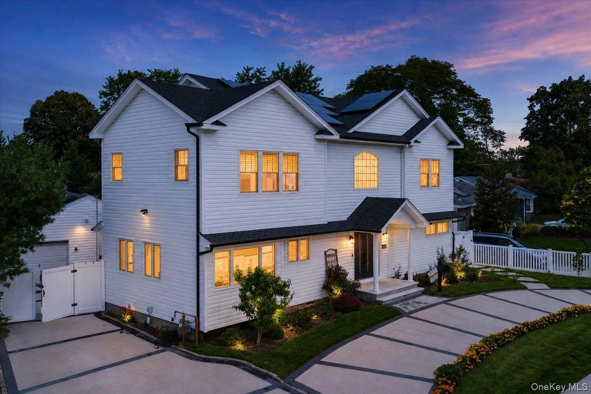 Photograph of 1375 Oak Lane