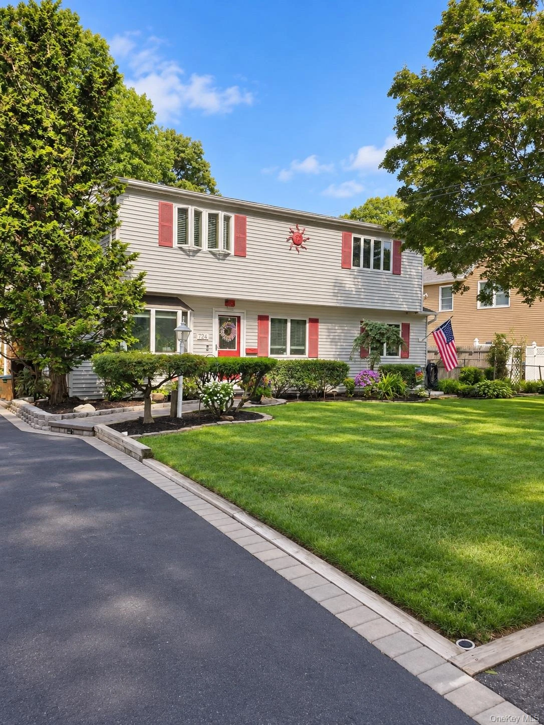 Photograph of 724 Sandra Avenue