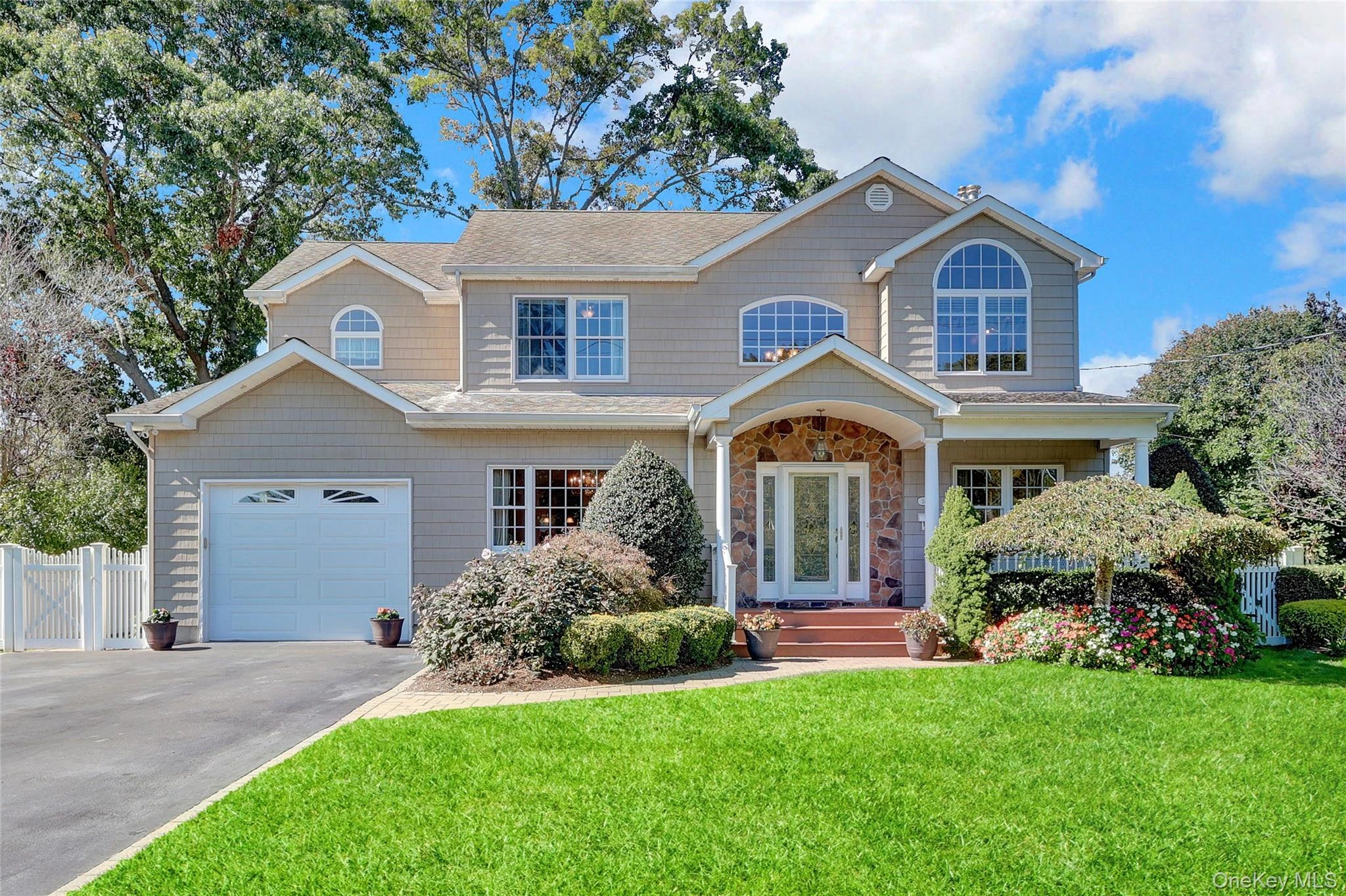 Photograph of 1456 Pine Acres Boulevard