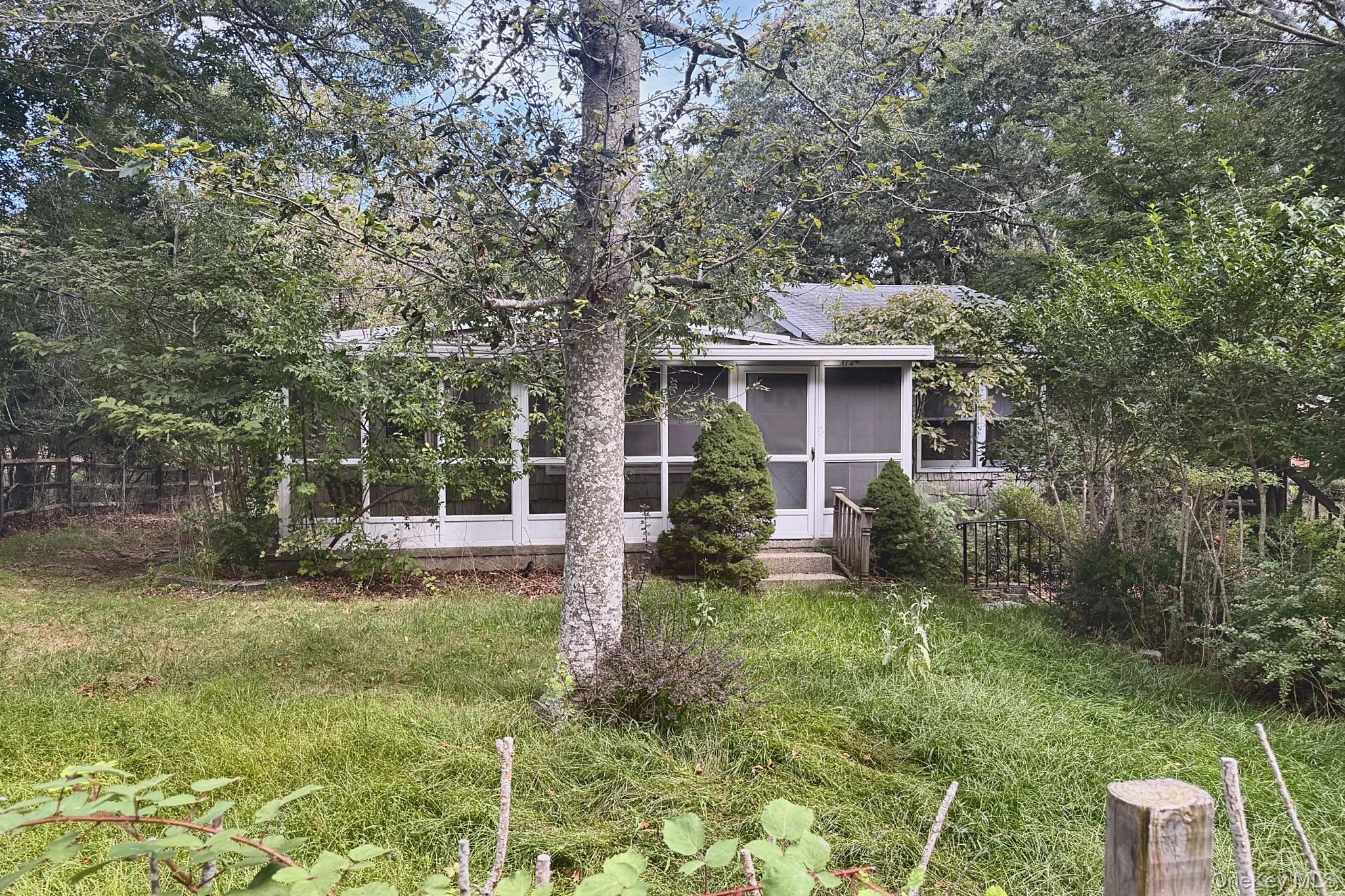 Photograph of 11 Robinhood Lane