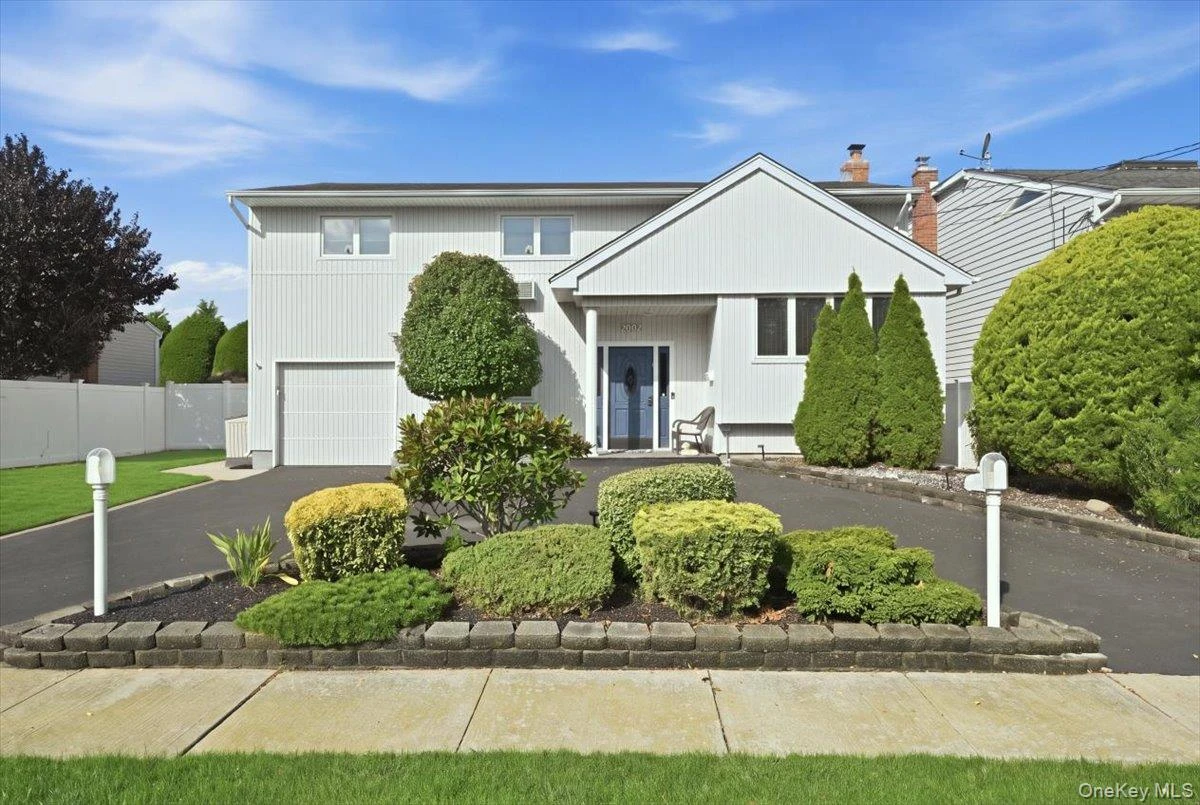 Photograph of 2872 Bayview Avenue