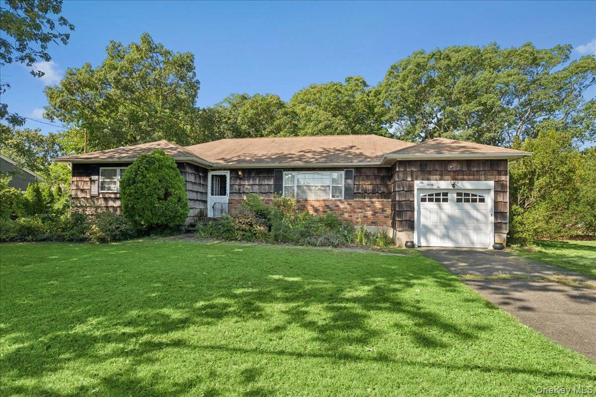 Photograph of 632 Spruce Avenue