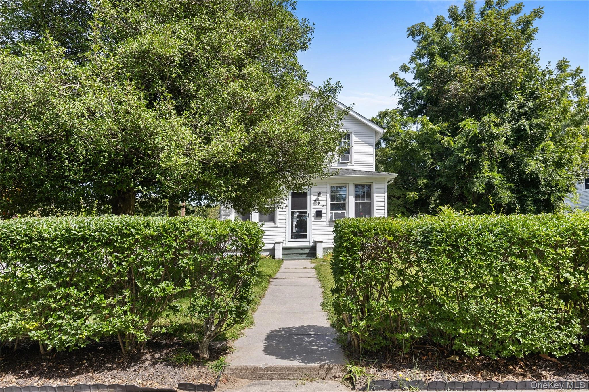 Photograph of 992 Roanoke Avenue