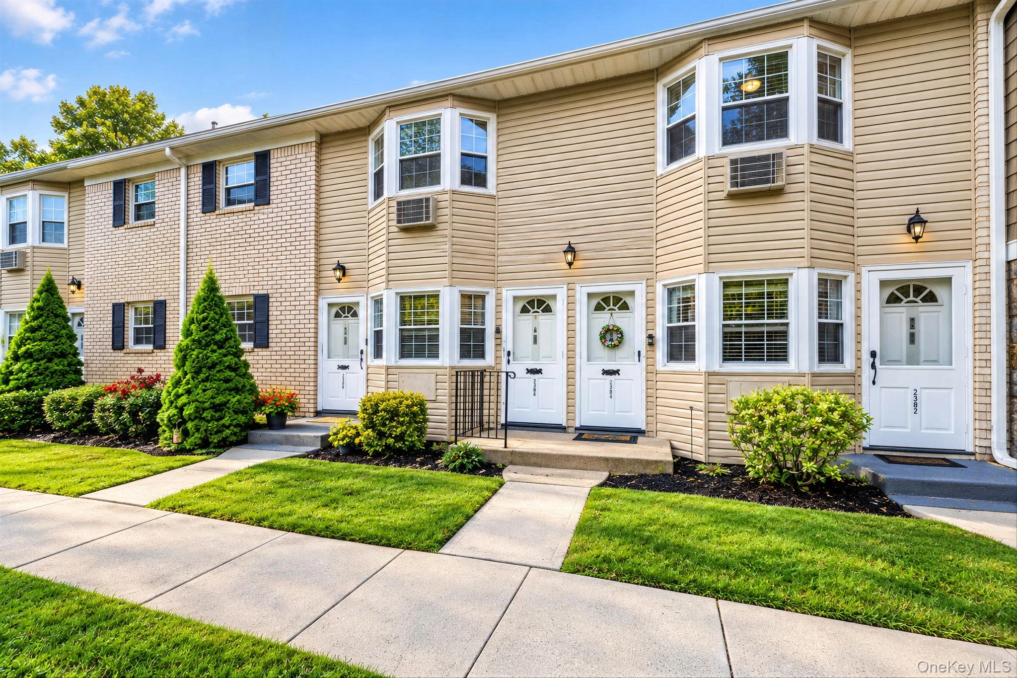 Photograph of 3221 Wilshire Lane