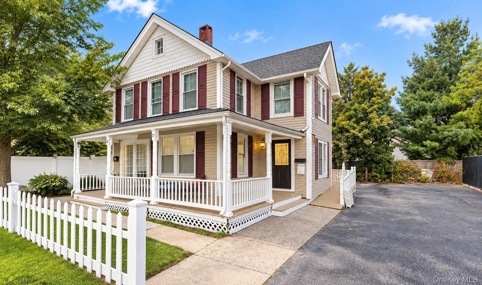 Photograph of 21 Carleton Avenue