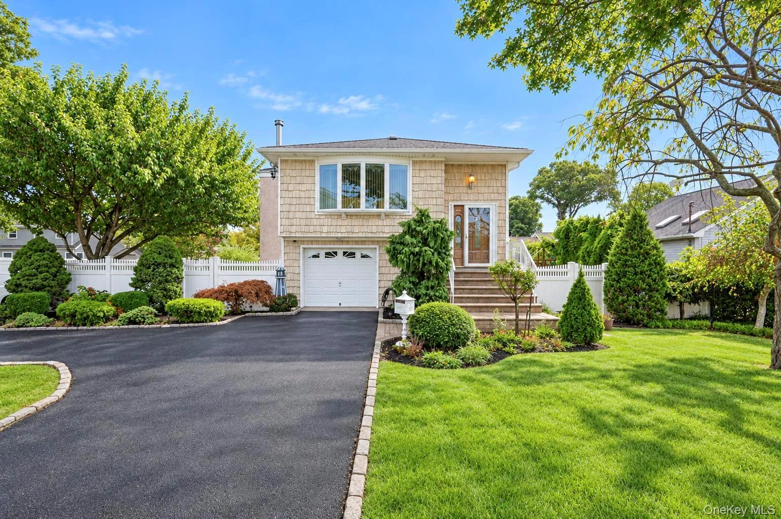 Photograph of 355 Islip Boulevard