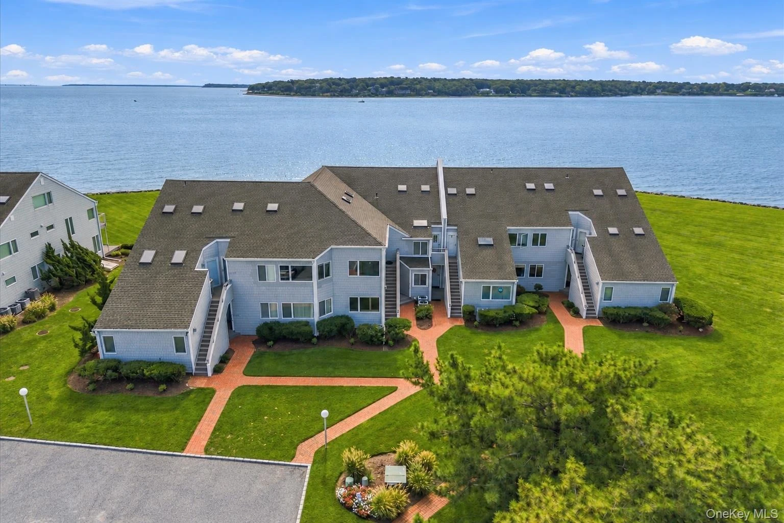 Photograph of 2820 Shipyard Lane