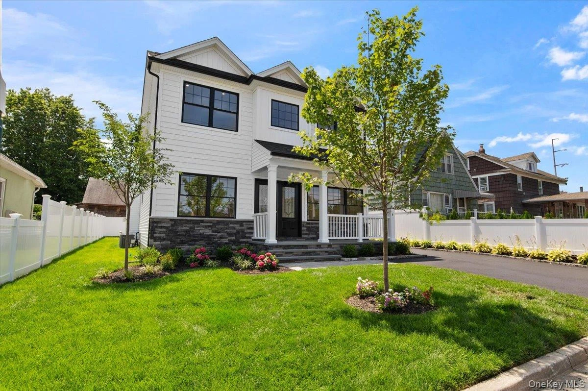 Photograph of 51 Willis Avenue