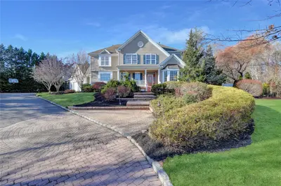 Photograph of 8 Brookline Court