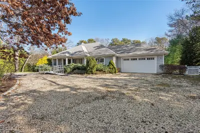 Photograph of 31 Jeffrey Lane