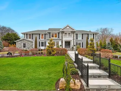 Photograph of 913 Gardiner Drive