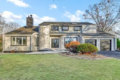 Photograph of 39 Carmen View Drive