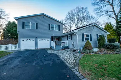 Photograph of 270 brookville Avenue