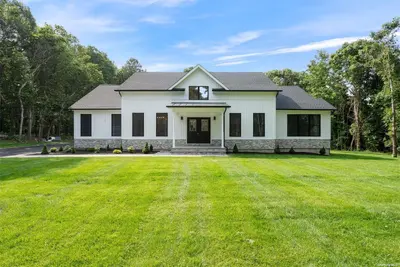 Photograph of 30 Bluffs Drive