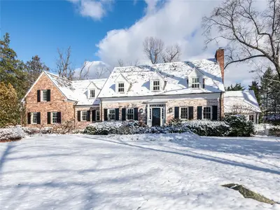 Photograph of 508 Manhasset Woods Road