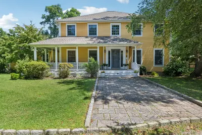 Photograph of 19 Oak Meadow Lane