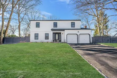 Photograph of 12 Chatham Woods Drive