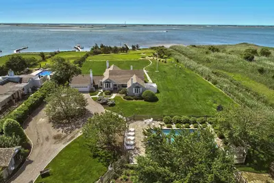 Photograph of 52 Tuthill Point Road