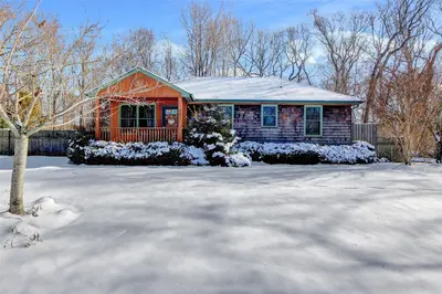 Photograph of 2677 River Road