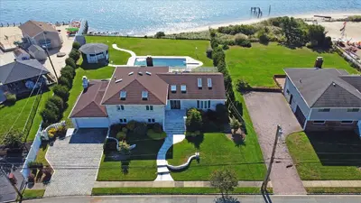 Photograph of 46 Riviera Drive